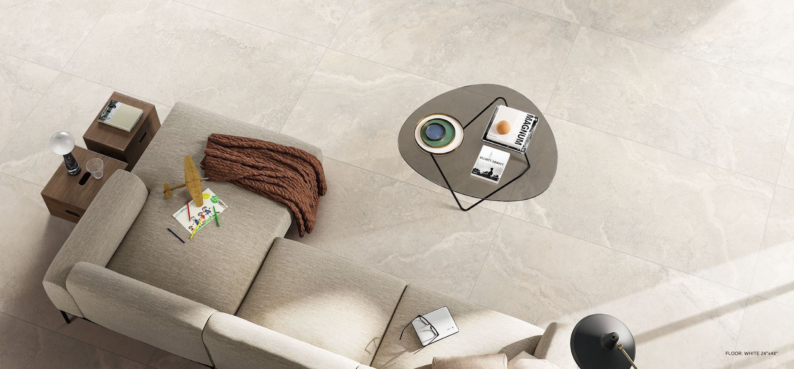 STAGE TRAVERTINE White living room floor, seen from above